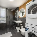 Stylish Metodova - Mall &parking Apartment Bratislava