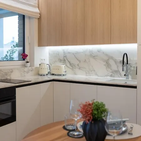 Stylish Metodova - Mall &parking Apartment