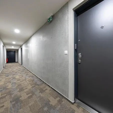 Stylish Metodova - Mall &parking Μπρατισλάβα