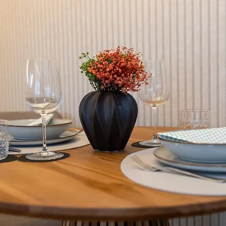 Stylish Metodova - Mall &parking Apartment