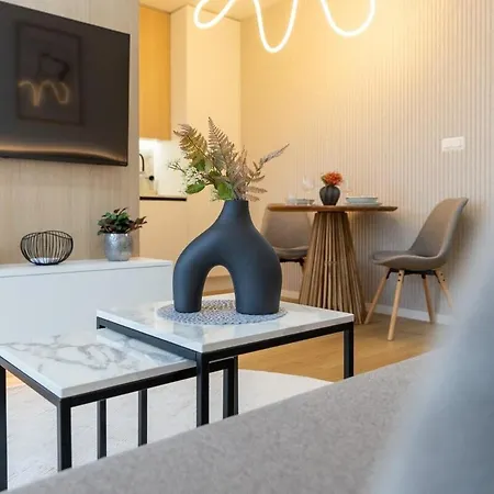 Stylish Metodova - Mall &parking Apartment