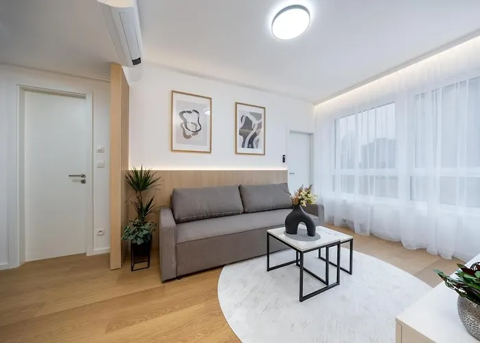 Stylish Metodova - Mall &parking Apartment