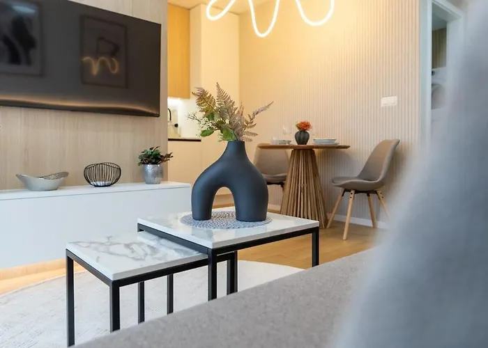 Stylish Metodova - Mall &parking Apartment